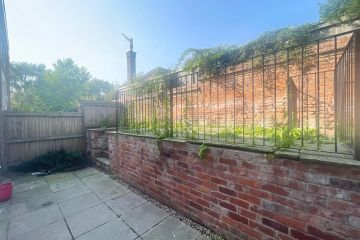 Yeomans Court